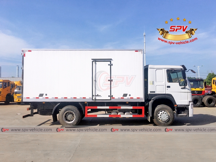 10 Tons Isothermal Van Truck Sinotruk - RS